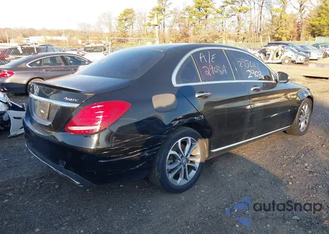 2015 Mercedes-Benz C 300 4Matic/Luxury 4Matic/Sport 4Matic z USA, uszkodzony, nr VIN 55SWF4KB5FU056877